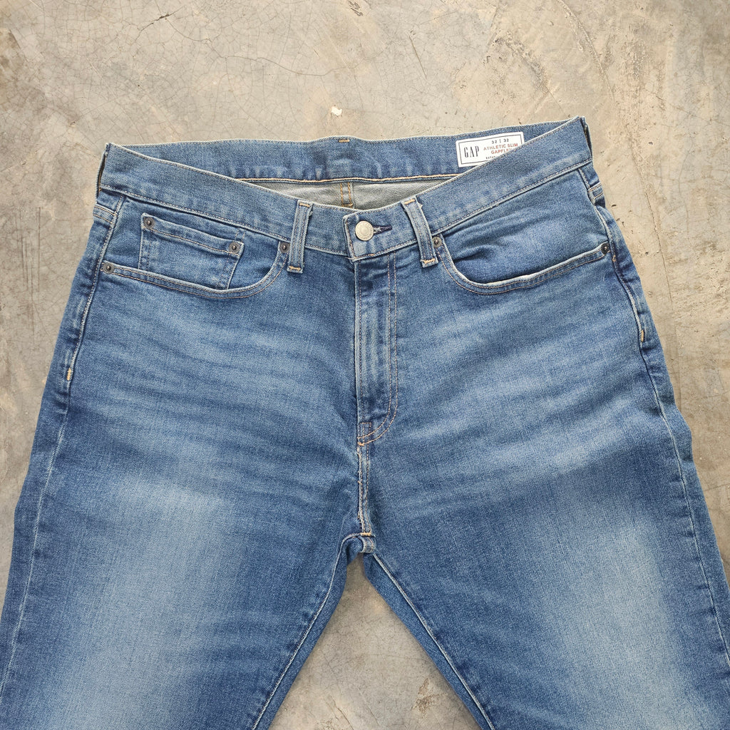 GAP Athletic Slim Jeans Caballero