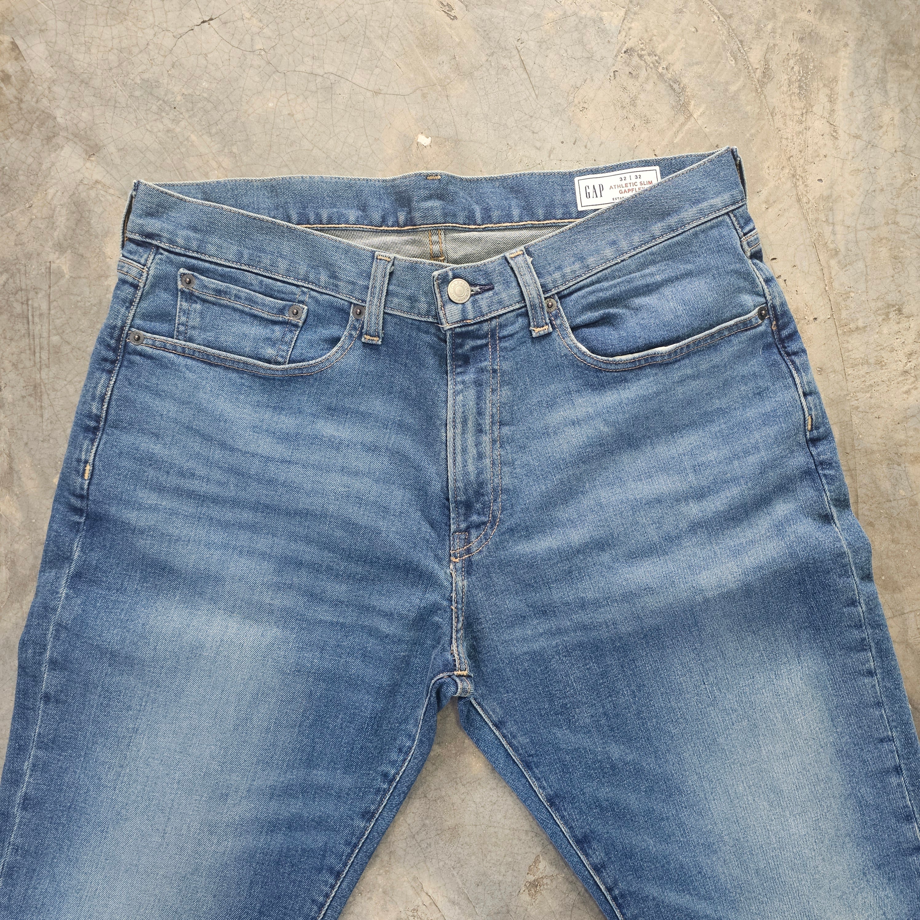 GAP Athletic Slim Jeans Caballero